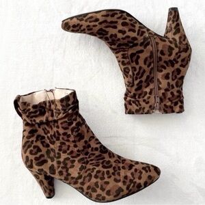 Chase + Chloe Brown Leopard Ankle Booties W Heel